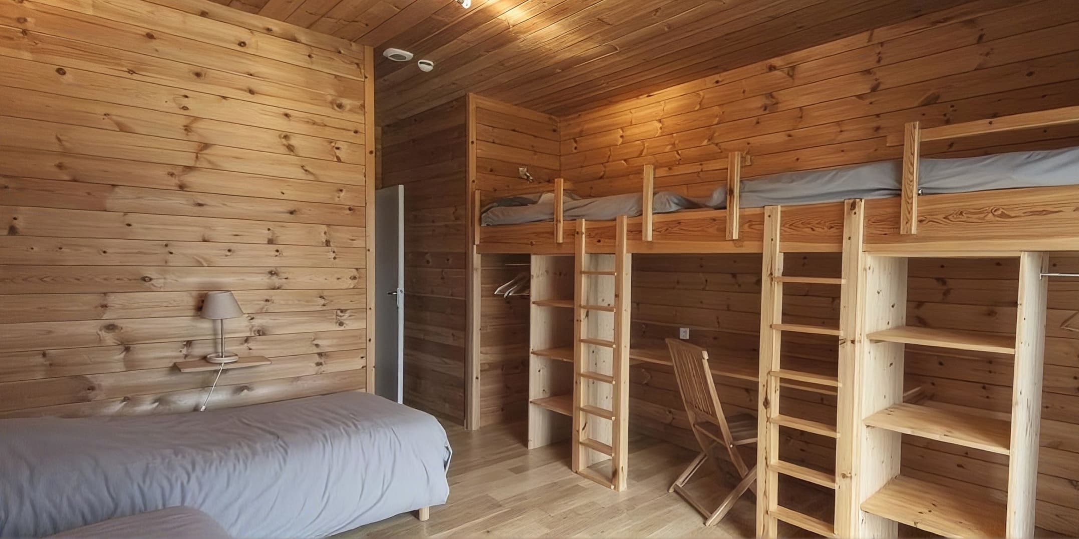 Chambre de quatre couchages avec literie de qualité